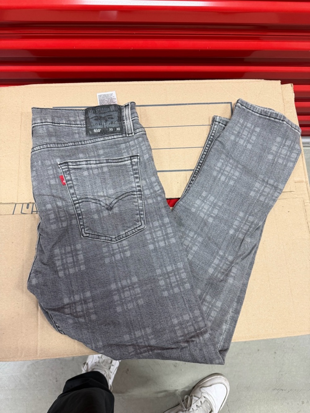 Levi's Men's Slim Straight Gray Plaid Jeans